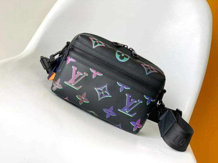 Picture of Louis Vuitton Mens Bags _SKUfw136585960fw